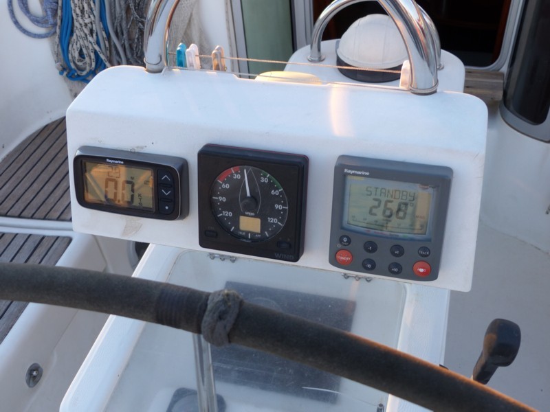 Oceanis 351 - 11.jpg